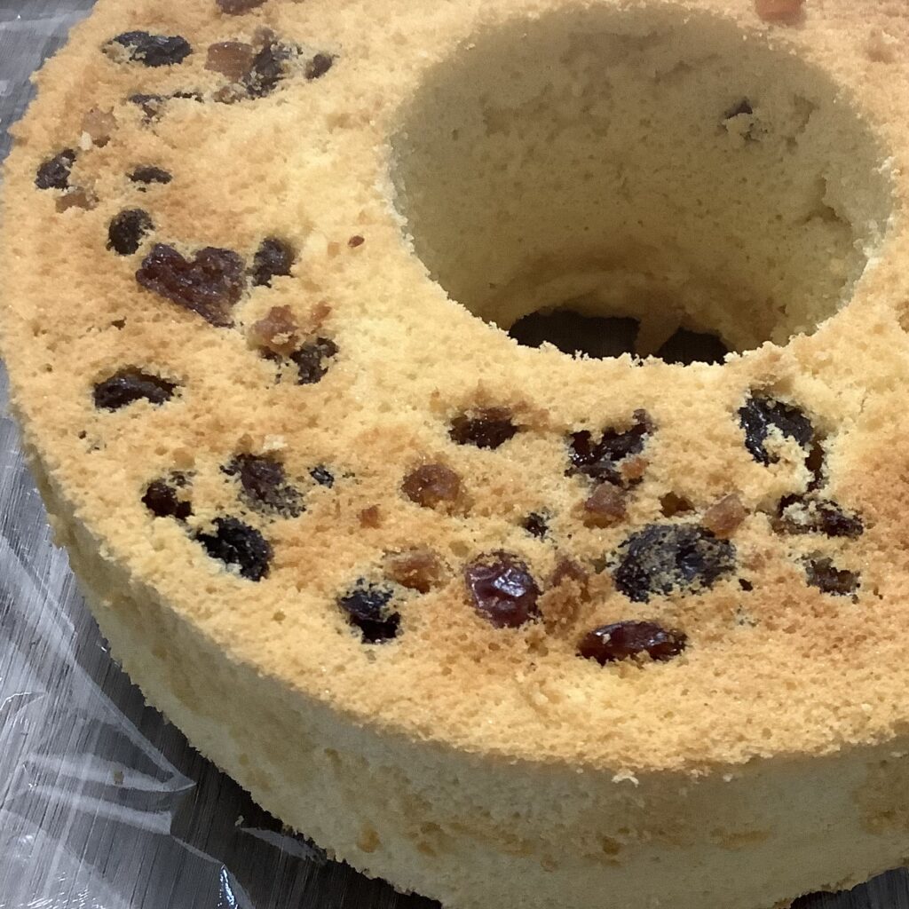 具材が底に沈んだシフォンケーキ